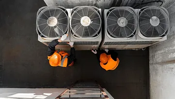 Arbeidere med ventilasjonssystem